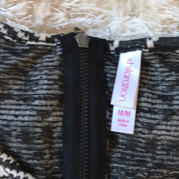 ▪️Aztec Black & White Print Formal Dress - Picture 6 of 8